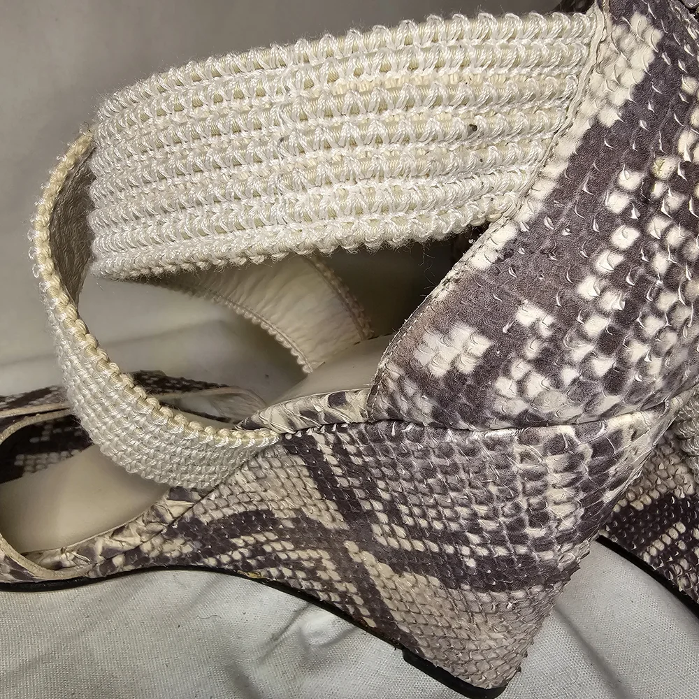 Stuart Weitzman Snakeskin Wedge Sandals Women's Size 9.5 Animal Print Resort - Picture 10 of 14